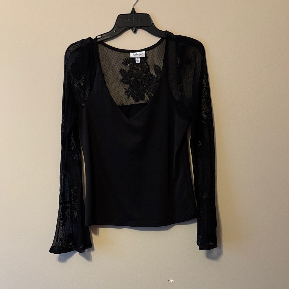 Buckle Black Lace Sleeve Blouse